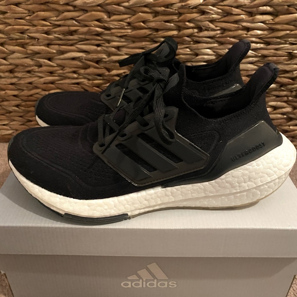 Adidas ultra boost 21 black!! Shoes only worn a few times.,